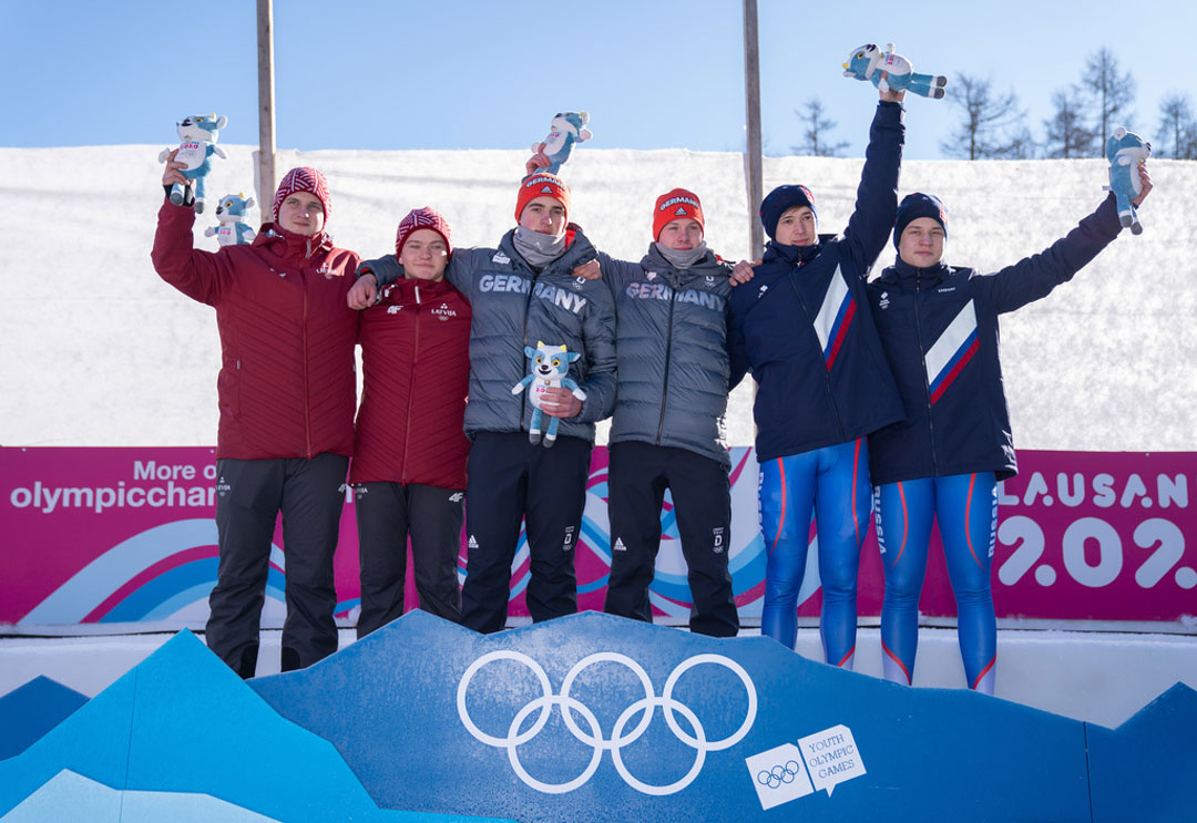 Olympische Jugendspiele Lausanne/St. Moritz 2020: Rennrodel-Doppel Siegerpodest: Kaspars Rinks/Ardis Liepins (LAT) Silber, Valentin Steudte/Moritz Jäger (GER) Gold, Mikhail Karnaukhov/Iurii Chirva (RUS) Bronze